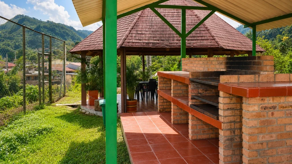Zona de BBQ y kiosko para reuniones familiares en Finca La María